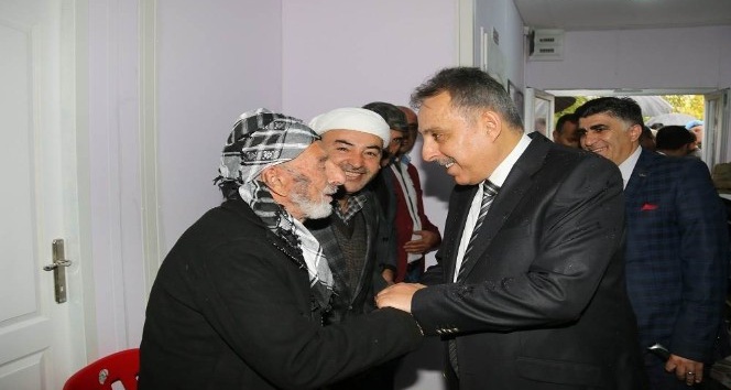 Vali Toprak Şemdinli’de fizik tedavi ve rehabilitasyon merkezinin açılışına katıldı