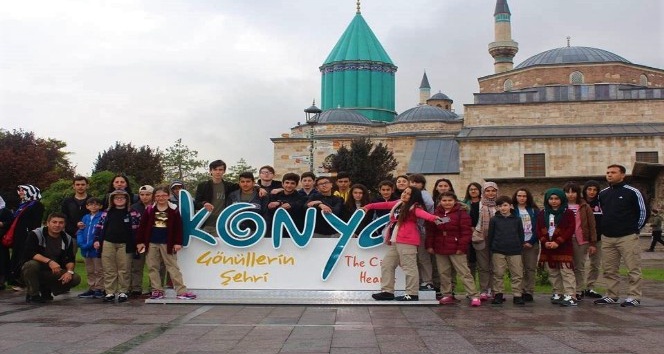 Amasya polisinden öğrencilere Konya ile Nevşehir gezisi