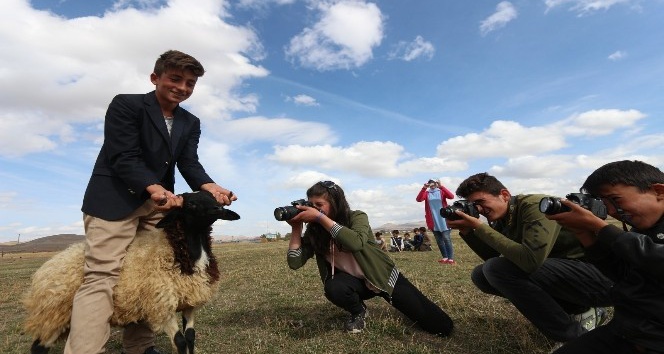 Küçük fotoğrafçılar başarılarını taçlandırıyor