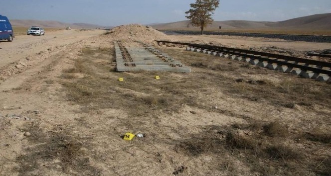 Karaman’da tren raylarını çalan 2 zanlı tutuklandı