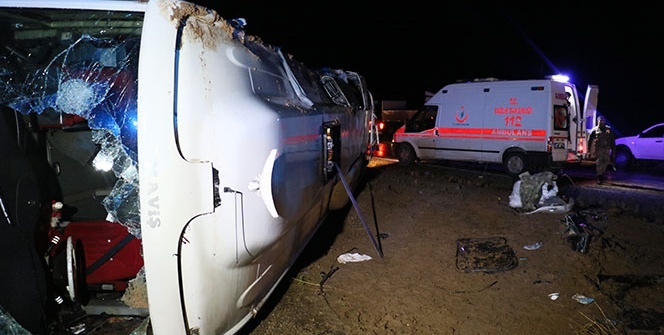 Diyarbakır'da yolcu otobüsü devrildi! Ölü ve çok sayıda yaralı var