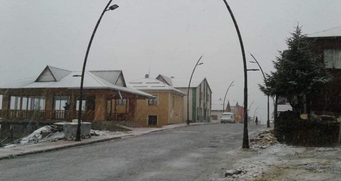 Giresun yaylaları beyaz büründü