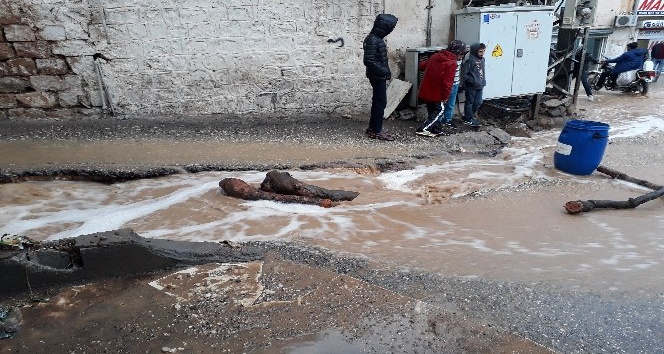 Mardin’de ev ve iş yerleri sular altında kaldı
