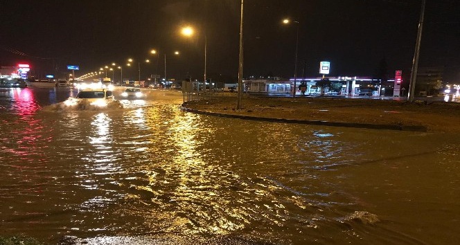 Nusaybin’de sağanak yağış hayatı olumsuz etkiledi