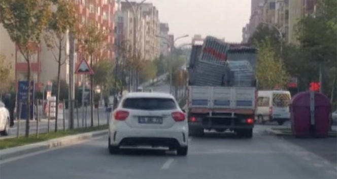 İstanbul’da aşırı yüklü kamyonlar trafikte tehlike saçtı