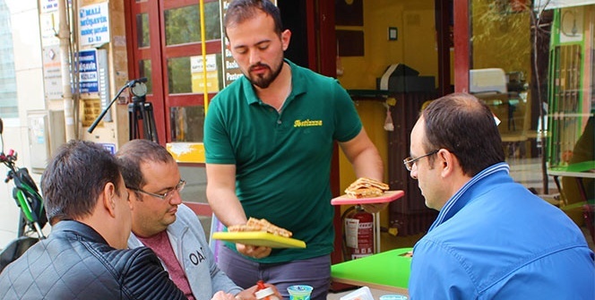 Tost uğruna bankadaki işini bıraktı