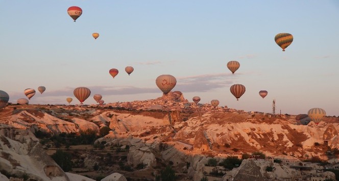Kapadokya’da balonlar 4 günün ardından yeniden havalandı