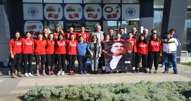 Başkan Işık’tan, Çiçeklidedespor Voleybol Takımına kahvaltı