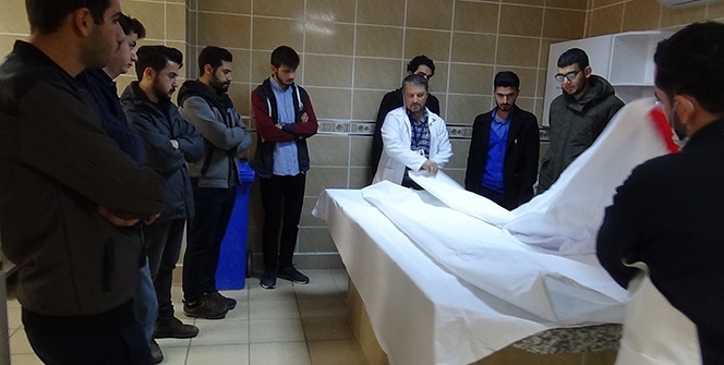 Üniversite öğrencilerini morga götürüp böyle gösterdiler