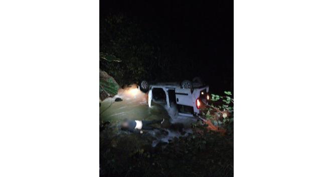 Trabzon’da hafif ticari araç dereye uçtu: 1 ölü
