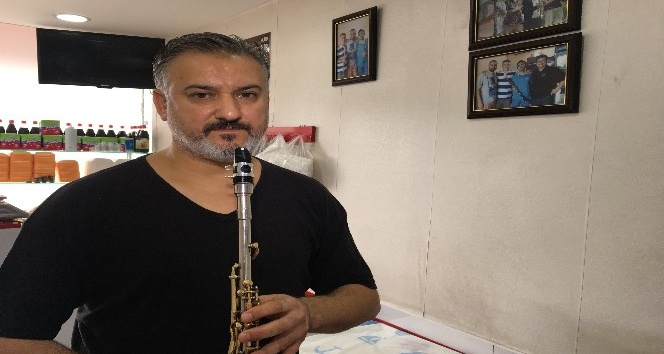 Hüsnü Şenlendirici’nin tavsiyesini tuttu, klarnet virtüözü haline geldi