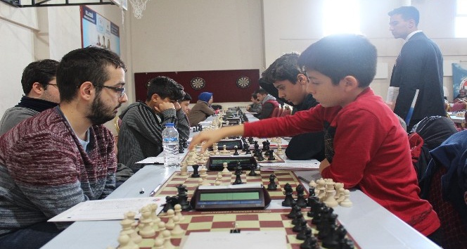 Elazığ’da satranç turnuvasına büyük ilgi