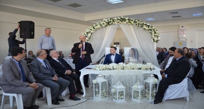 Fransız ve Türk Başkan nikah kıydı