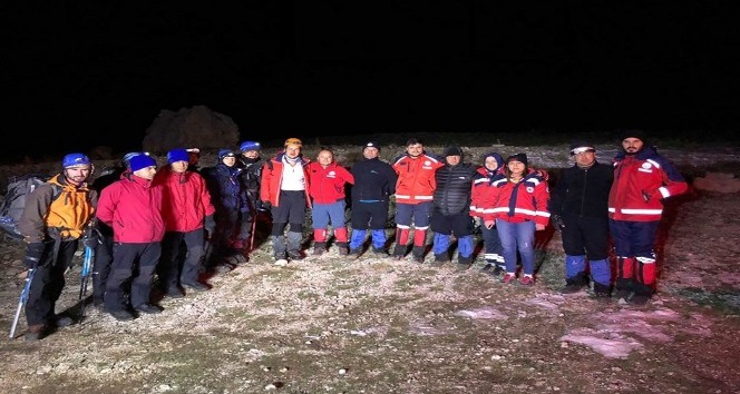 Demirkazık Dağı’nda rotasını kaybeden dağcılar kurtarıldı