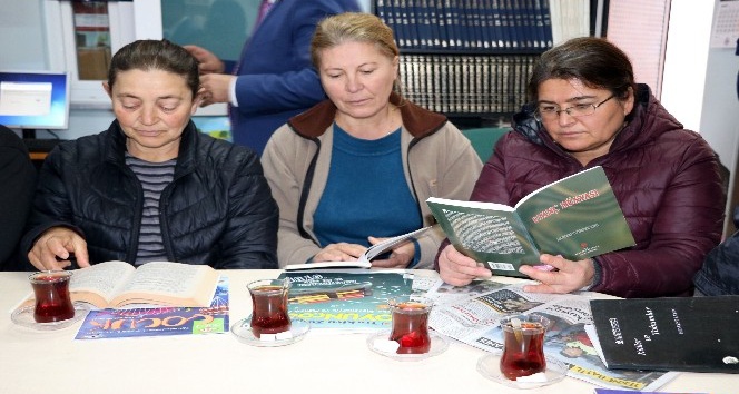 Kitap okuyana çay ve kahve ücretsiz