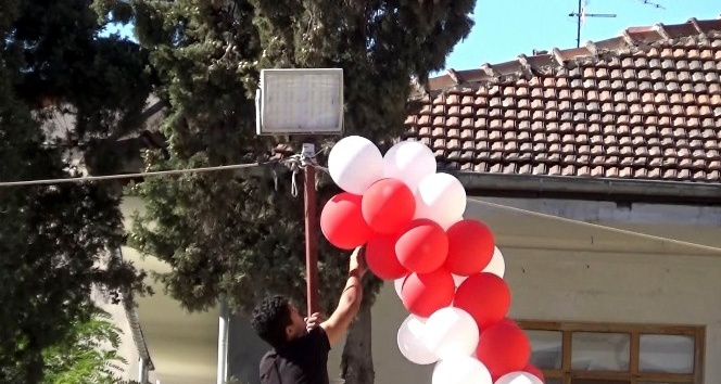 Suriyeli çocukların balon izdihamı