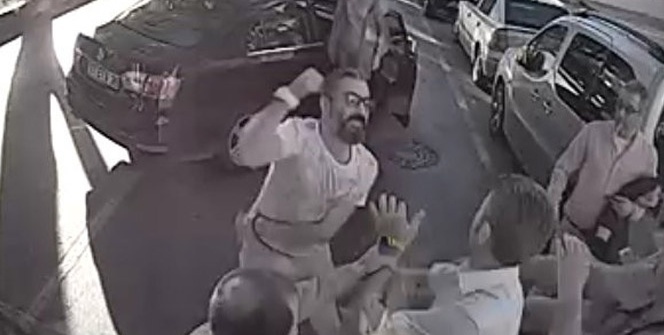 Akılalmaz olay... Karısı fotoğrafları çekti, kocası gelip dövdü!