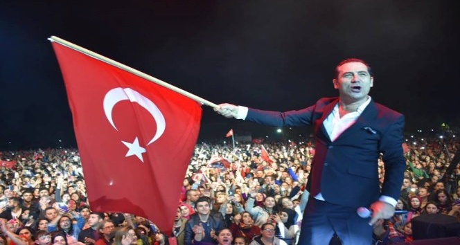 Ferhat Göçer Çorlu’da sahne aldı