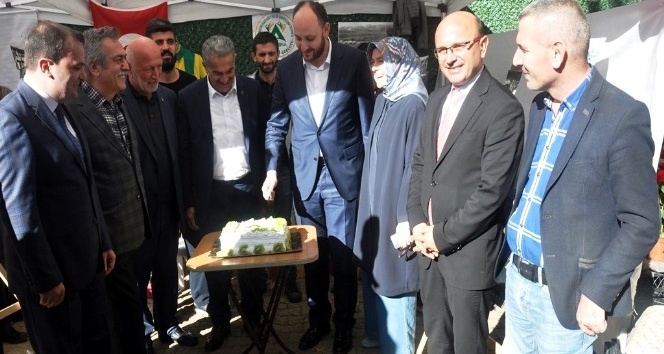 Kuruluş pastasını Büyükgümüş kesti