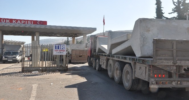 İdlib’e beton blok sevkiyatı