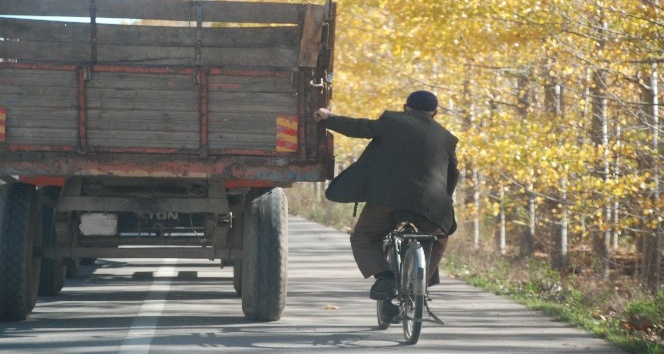 Bisikletli yaşlı adamın tehlikeli yolculuğu