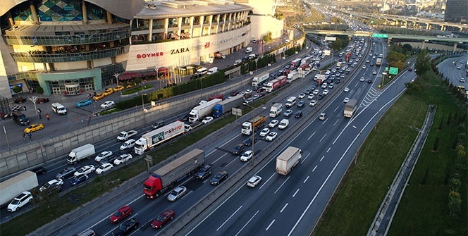 Mahmutbey’in bitmeyen trafik çilesi havadan görüntülendi