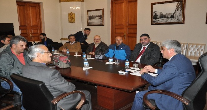 Kars Valisi Rahmi Doğan, basın mensuplarıyla vedalaştı