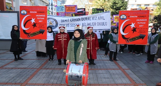 Türkçe’ye karıştırılan yabancı kelimeler Rize’de protesto edildi