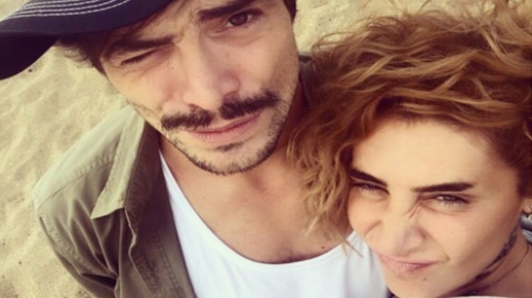 Savcılığa ifade veren Sıla, adliye çıkışında basın mensuplarına kısa bir açıklamada bulundu. Konuya ilişkin çok fazla bir şey söylemek istemediğini belirten Sıla, “İfade vermeye geldim. Ahmet Kural’dan şikayetçiyim” dedi.