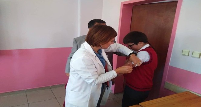 Daday’da öğrencilere aşı yapıldı