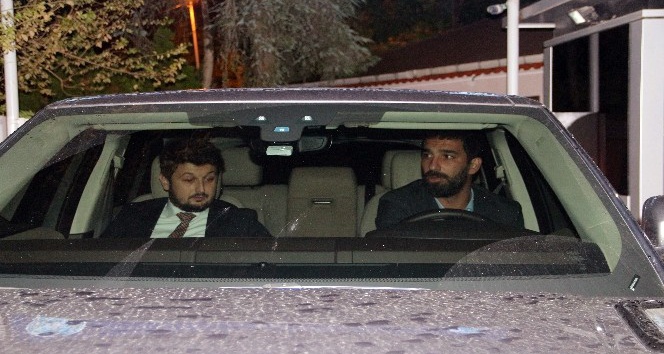 Magazin dünyası Berkay - Arda kavgası ile çalkalandı
