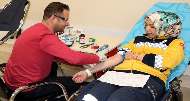 Sağlık çalışanları kan bağışında bulundu