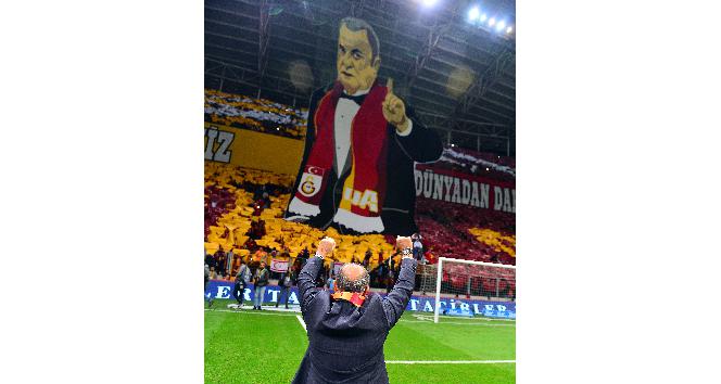 Galatasaray’dan 3 boyutlu Fatih Terim koreografisi