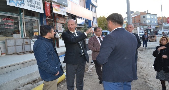 Başkan Bozkurt sıcak asfalt çalışmalarını inceledi
