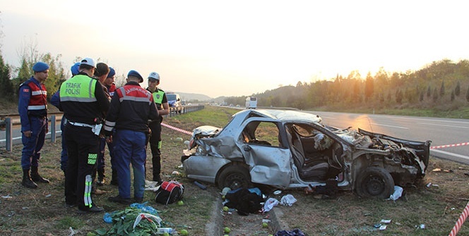 TEM Otoyolu'nda feci kaza: 1'i ağır 3 yaralı