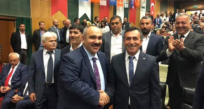 CHP’li Belediye Başkanı istifa edip AK Parti’ye katıldı
