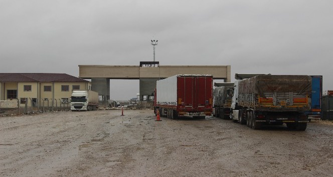 Çobanbey Sınır Kapısı’nın kapatılması sürücüleri zor durumda bıraktı