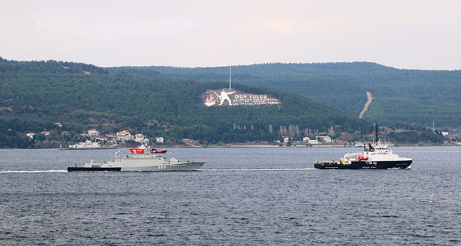 Römorkörle çekilen Rus savaş gemisi Çanakkale Boğazı’ndan geçti