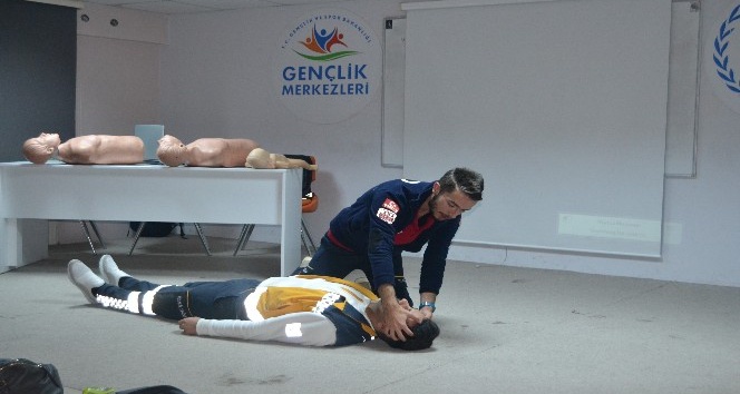 Gençlere ’ilk yardım’ bilgilendirmesi