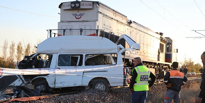 Kayseri’de hemzemin geçitte feci kaza: 2 ölü