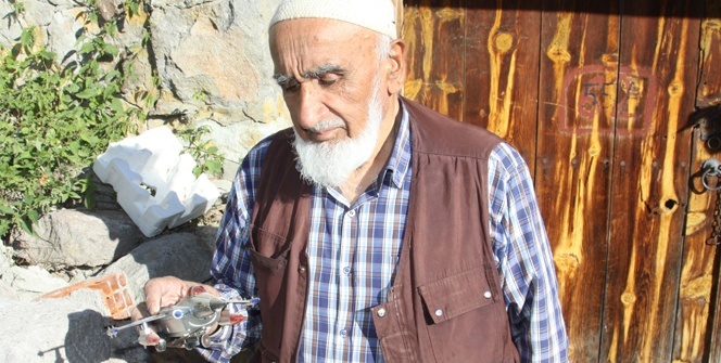 80 yaşındaki adam yaptığı şeyle bir köyün adını değiştirdi!