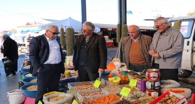 Başkan Karaaslan Uçhisar’da pazar esnaflarını ziyaret etti