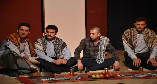 Nusaybin’de gençler tiyatro sahnesinde buluştu