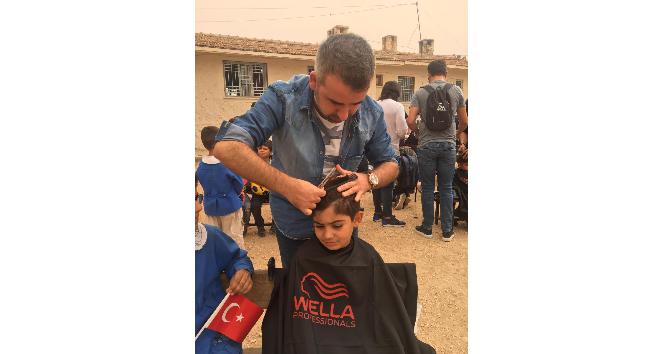 Türkiye’nin 4 bir yanından gelen gönüllü berberler Güneydoğulu öğrencileri tıraş etti