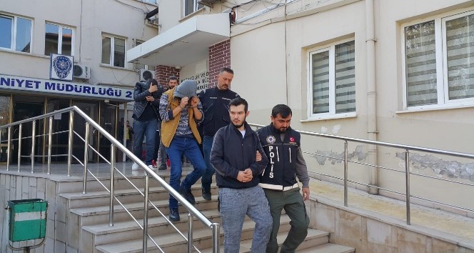 Narkotik polisi 5 zehir tacirini 11 bin lira ile yakaladı