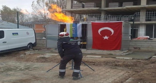 Türkiye’nin en soğuk ilçesinde doğalgaz meşaleleri yakıldı