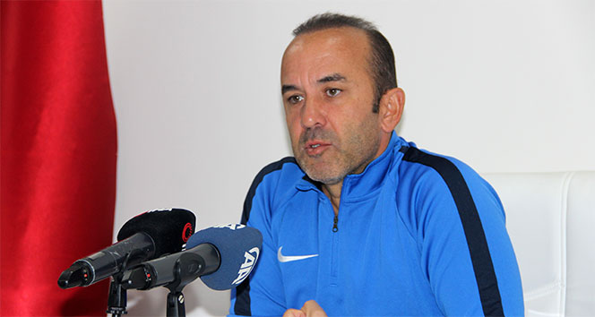 Mehmet Özdilek: &#039;Göztepe maçından galibiyet alıp milli takım arasına moralli girmek istiyoruz&#039;