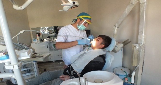 Ödüllü dişçi Malazgirt’te klinik açtı