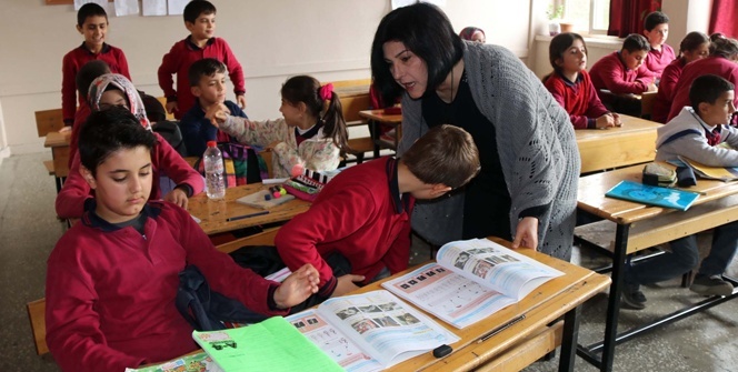 Temizliğini yaptığı üniversitede okuyup öğretmen oldu