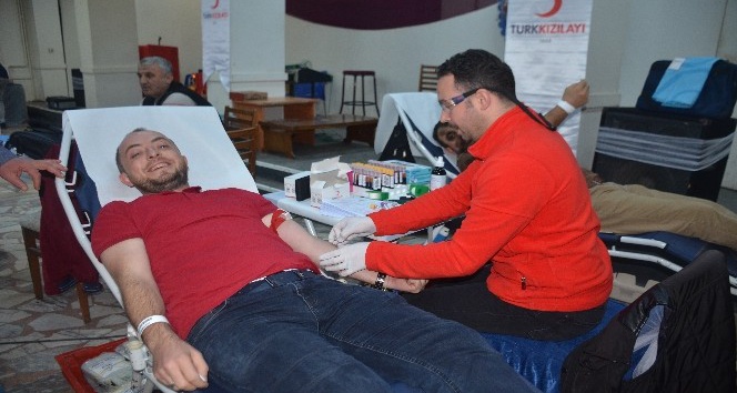 AK Parti teşkilatından kan bağışı kampanyası